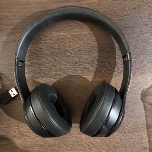 Beats solo 3 wireless headphones NEW with box